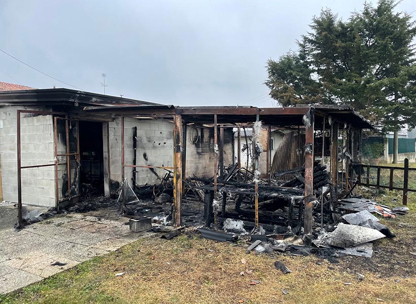 Bonifica tettoia in eternit da incendio